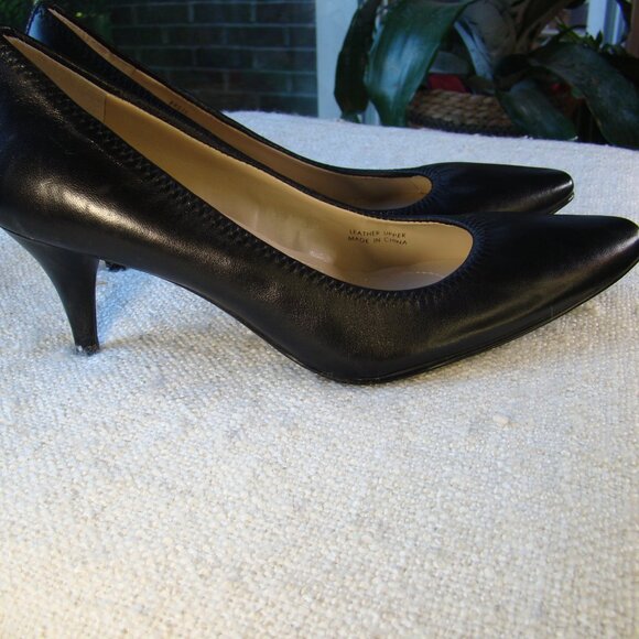 Tahari NWOT black cushion insole leather medium kitten heel pointy toe pumps S 6 - Picture 2 of 6